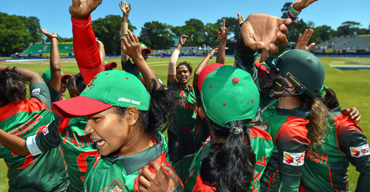 mohila crikat
